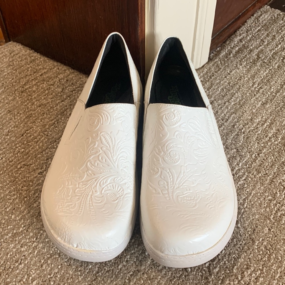 Landau Nursing Clogs Size 10
